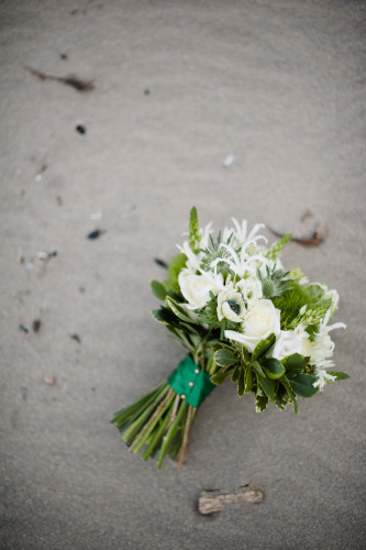 winter flowers, winter wedding, winter on the beach,